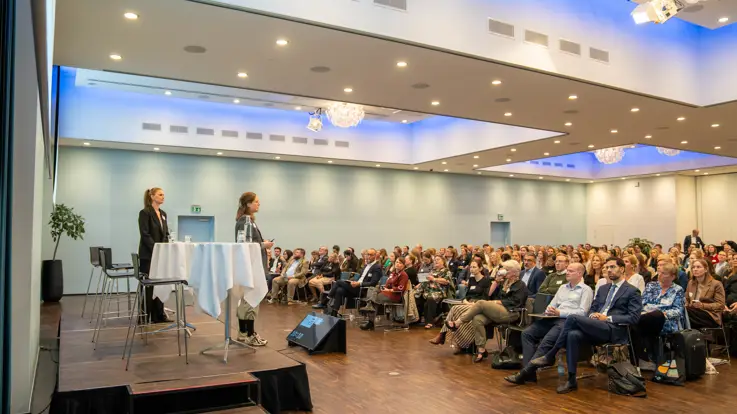 Forvaltningsrettens dag, kvinder underviser, publikum