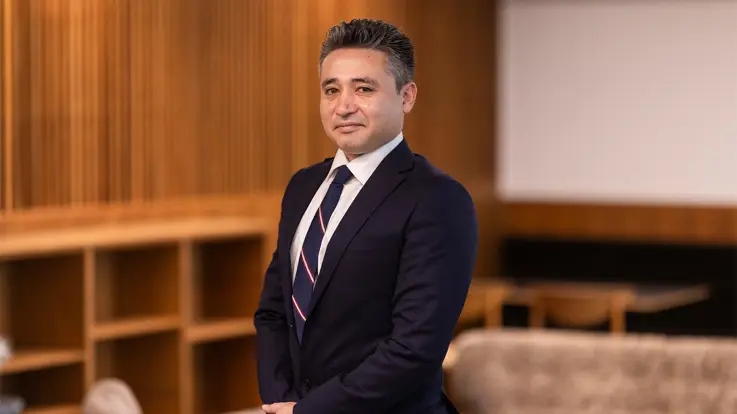 Farhad Bayat hos Poul Schmith/Kammeradvokaten