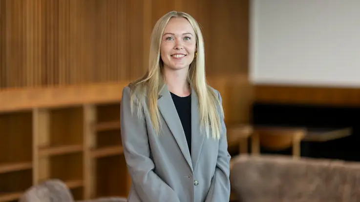 Emilie Drøschler hos Poul Schmith/Kammeradvokaten