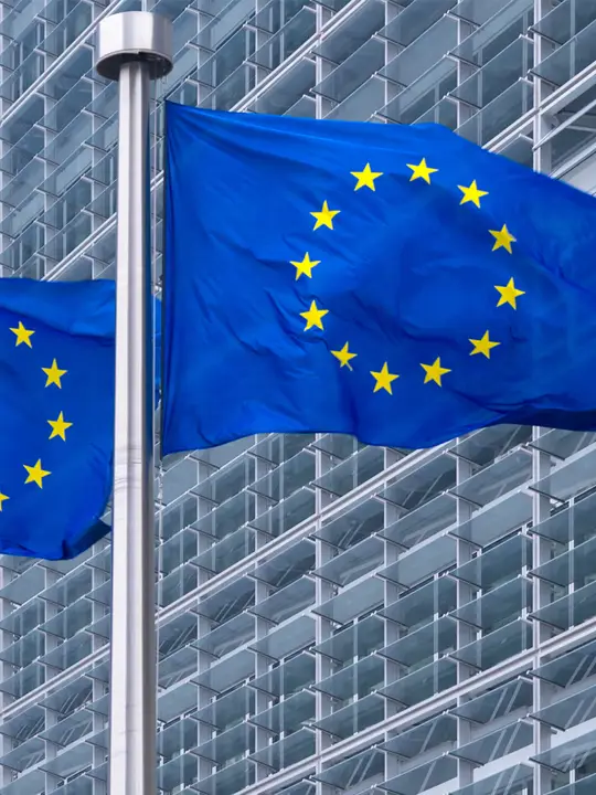 EU-flag foran Europa-Kommissionen i Bruxelles