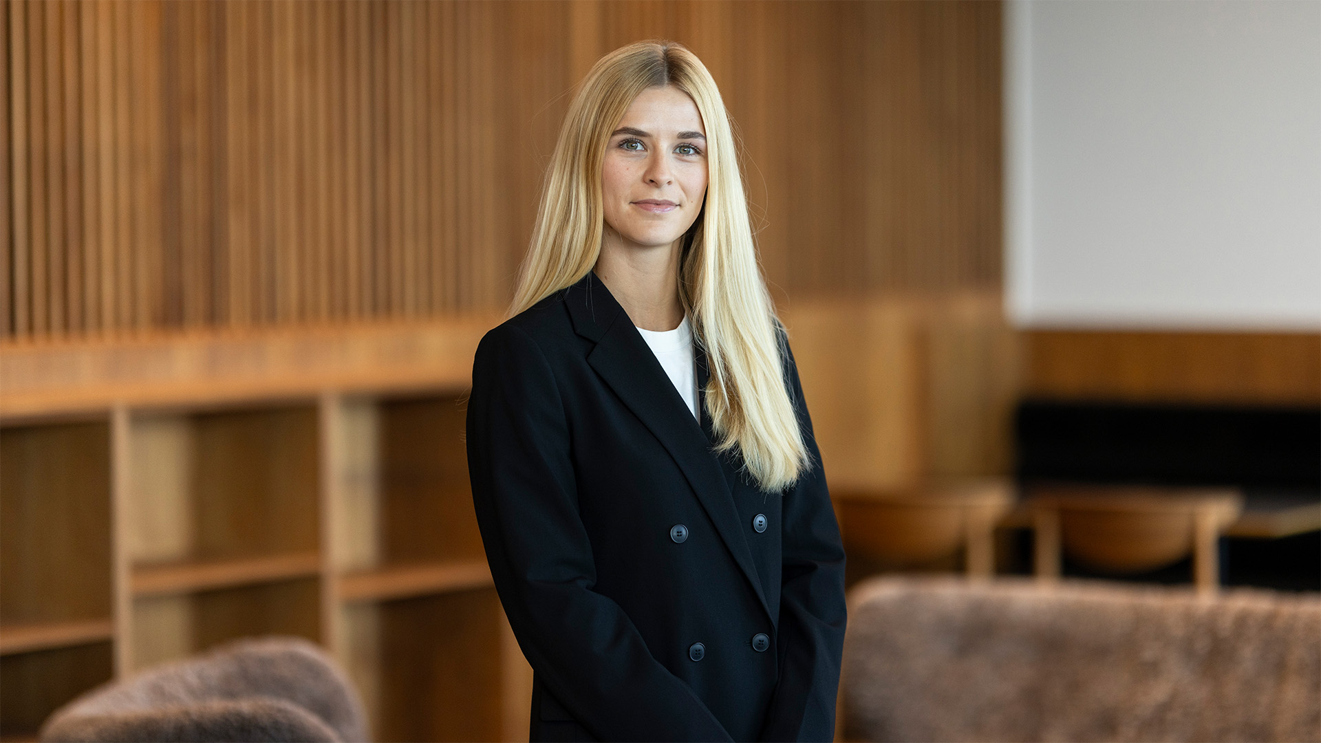 Caroline Ibsen at Poul Schmith