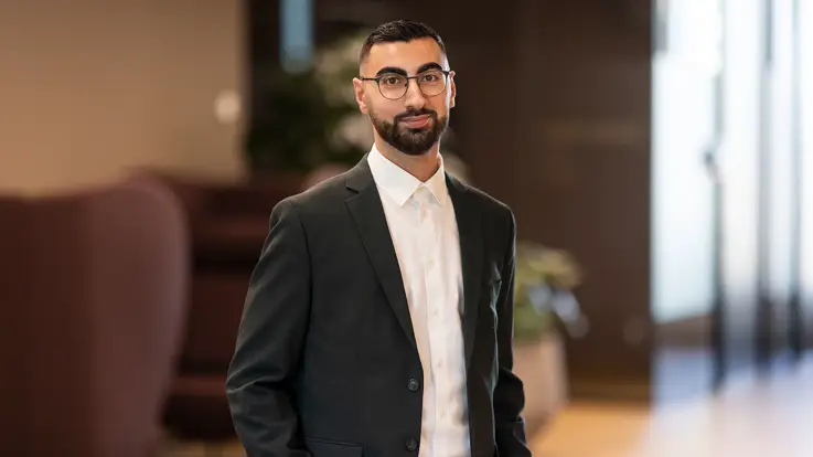 Mustafa Olgun hos Poul Schmith/Kammeradvokaten