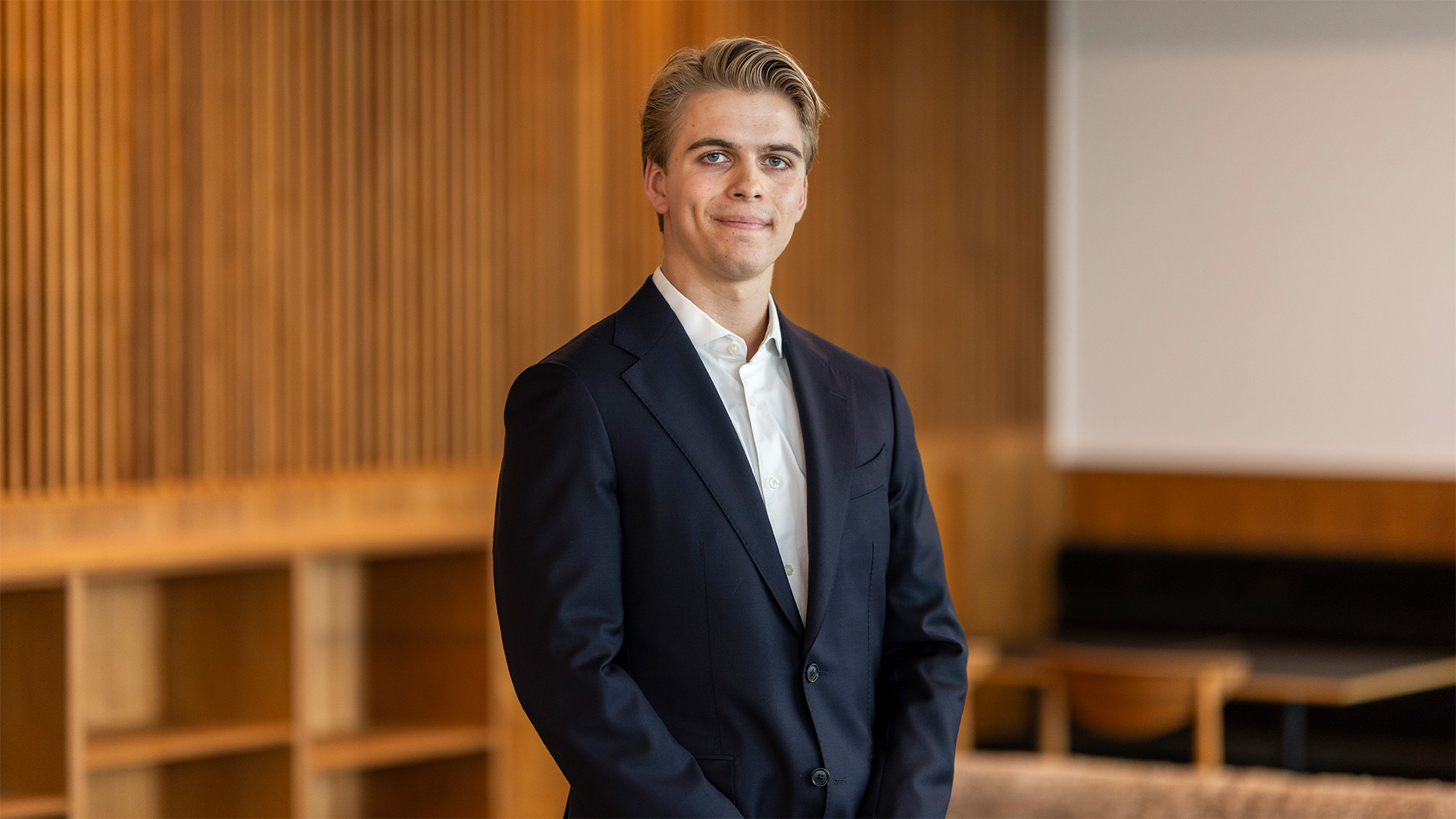 Adam Husfeldt Clasen at Poul Schmith